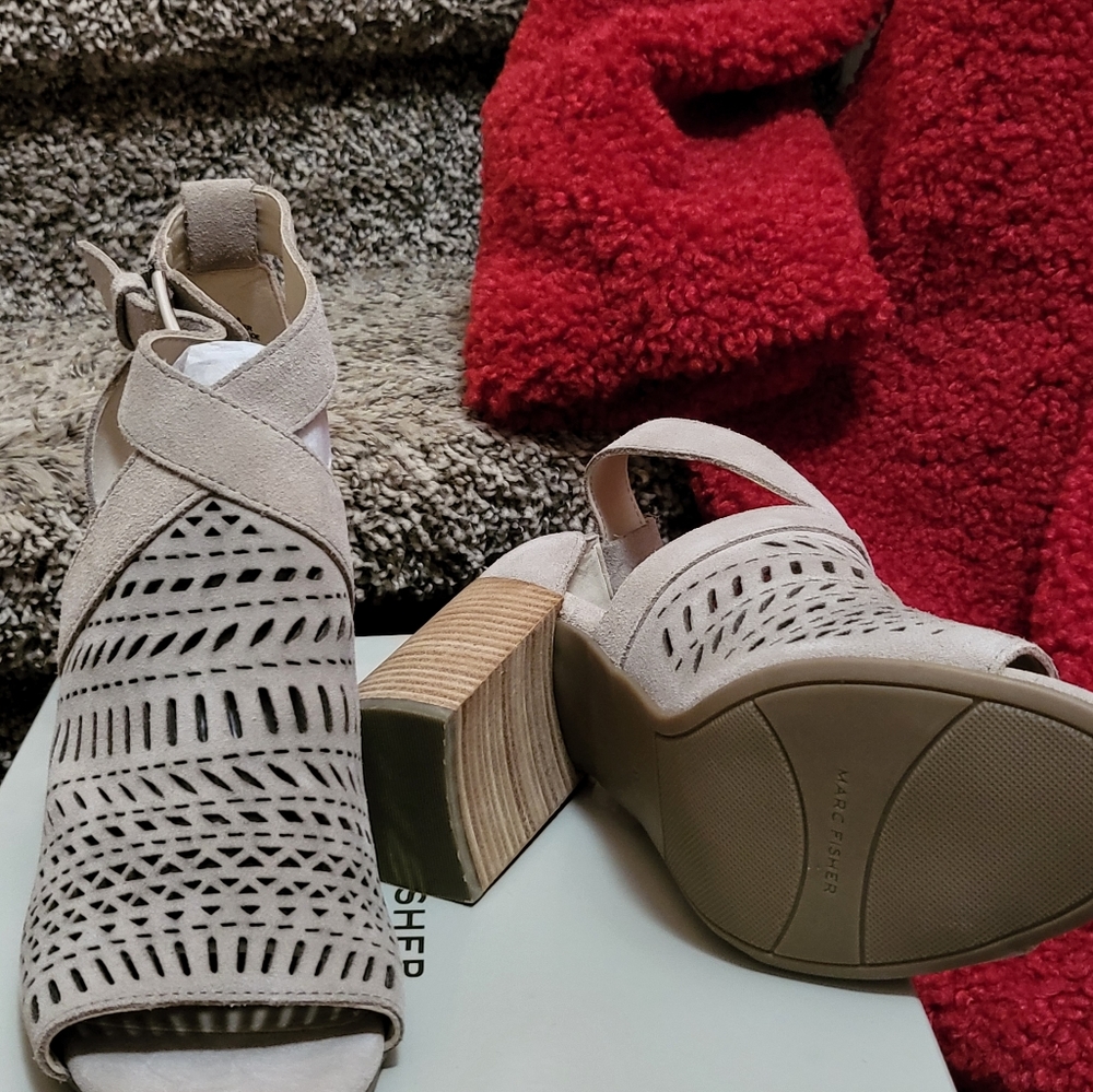 Marc Fisher Sandals - Picture 4 of 6